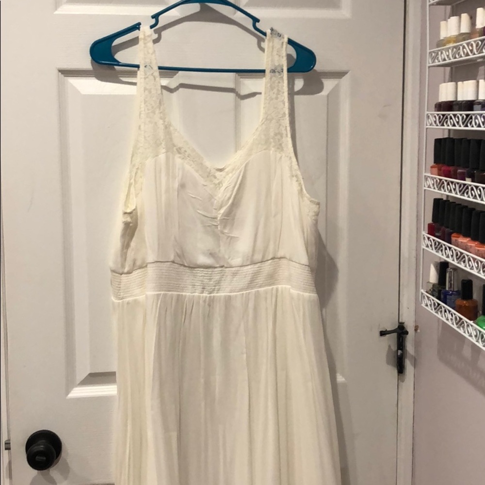 Torrid ivory dress with lace trim.  Size 2xl